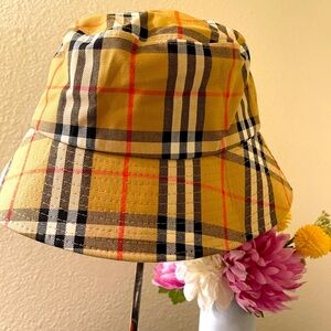 NWT Burberry Beige and Black Check Bucket  Hat